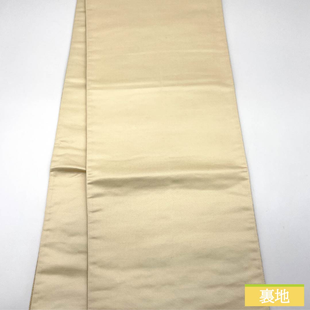 Formal, gold-tone, pure silk obi with a S-rank design, featuring a chrysanthemum design and gold leaf accents. Length: 448cm. Features six-fold hem. Product number: 1123015222321.