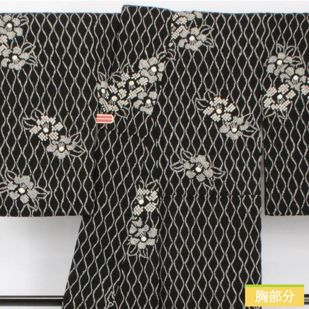 小紋 正絹 身丈158cm 裄丈63cm 袷 立涌 椿 パールトーン加工 Aランク 黒系 1115005343310