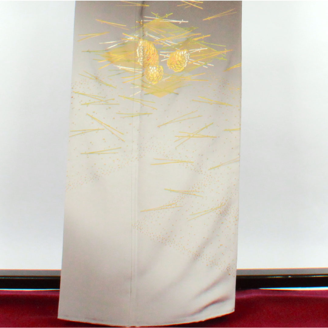 Colored Tomesode, Length 162cm, Sleeve Length 65cm, Awase, Burnt Charcoal Color, Living National Treasure, Fukuda Yoshishige, Pine Pattern, Gosan Paulownia, Pure Silk, S Rank, Three Crests, Black, 1111000442410