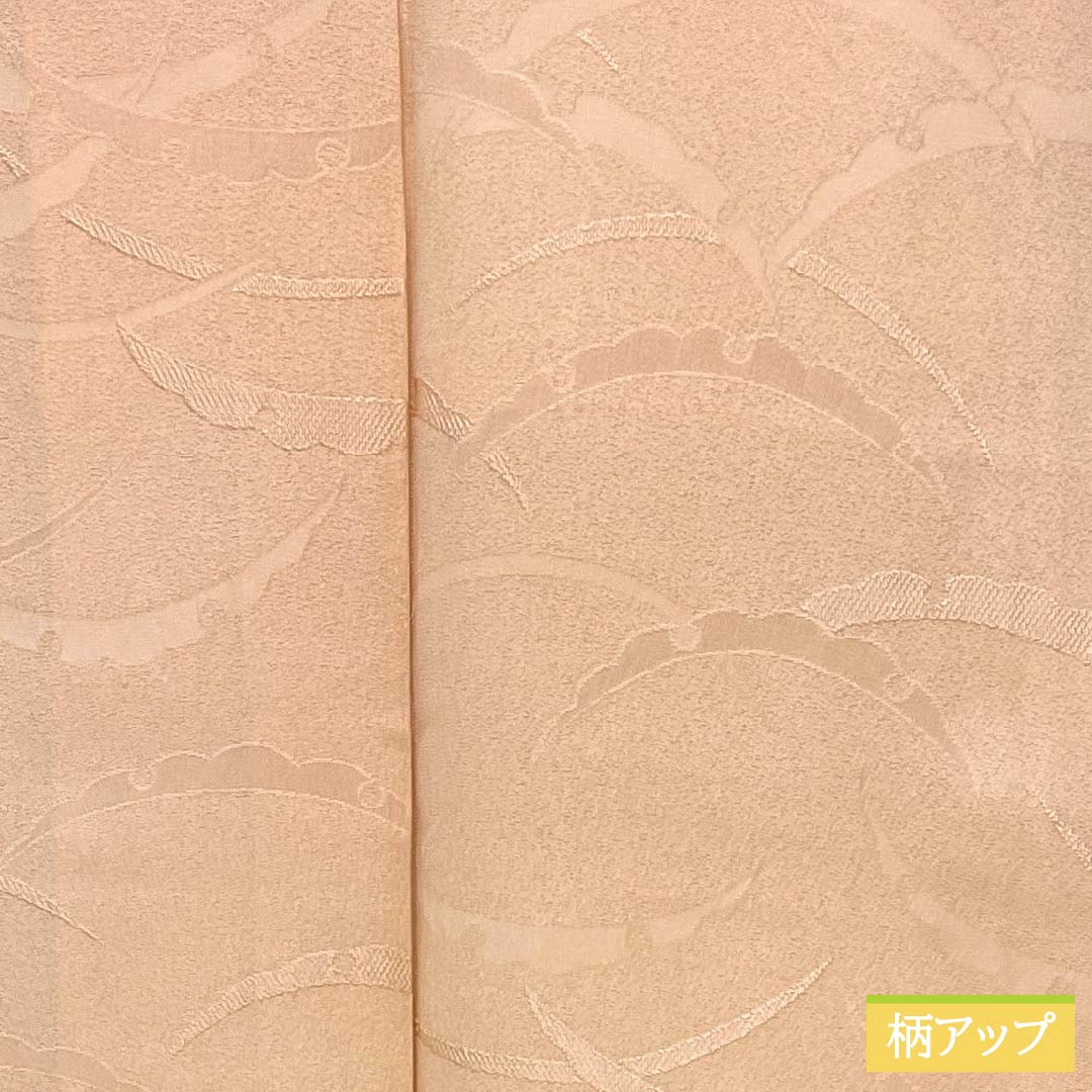 色無地 正絹 Bランク 身丈158.5cm 裄丈63cm 薄肉色(うすにくいろ) 雪輪露芝 一つ紋 違い鷹の羽 袷 橙系 1114002944326