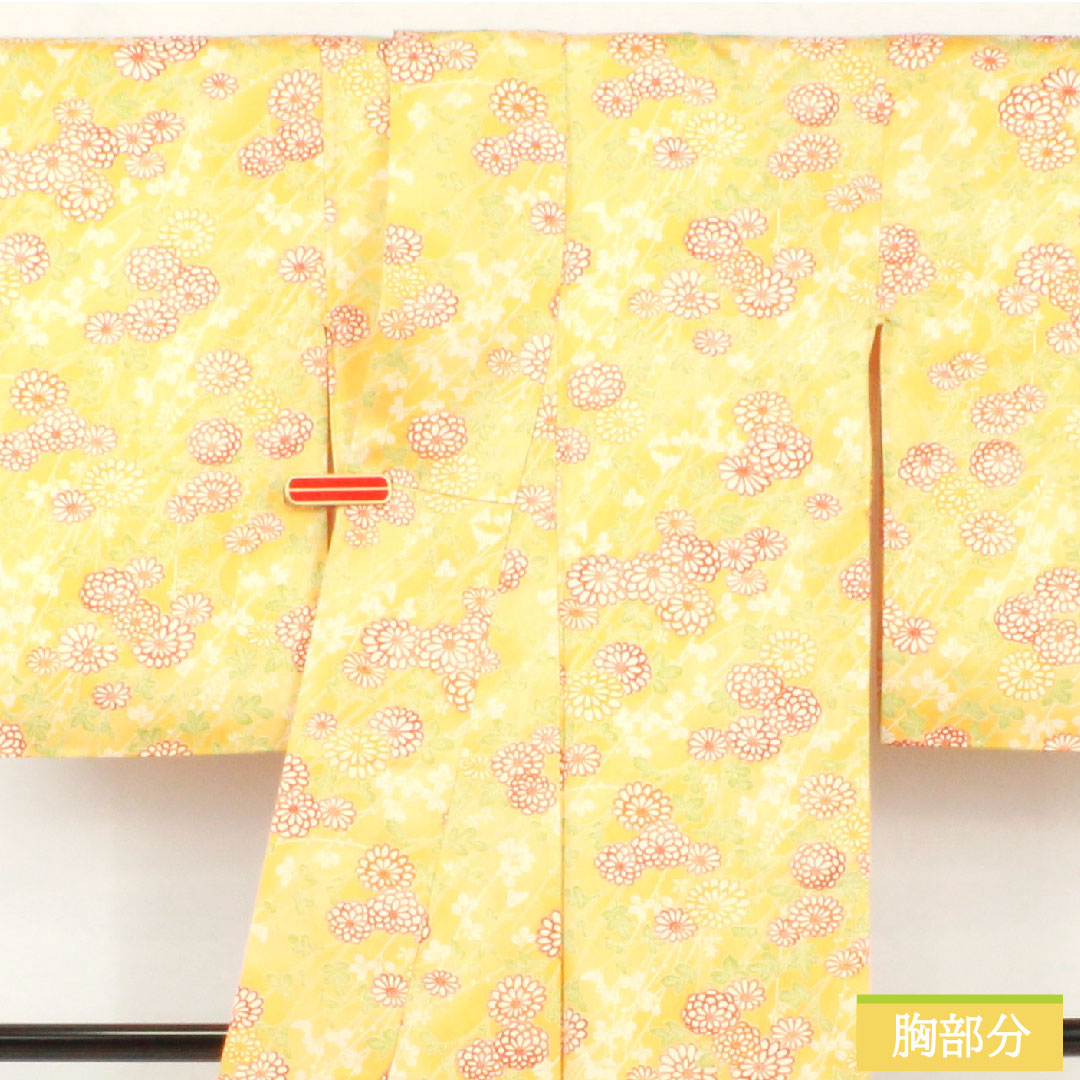 小紋 ポリエステル 身丈159cm 裄丈62cm 袷 支子色(くちなしいろ) 洗える着物 菊 Sランク 黄系 1115004552323