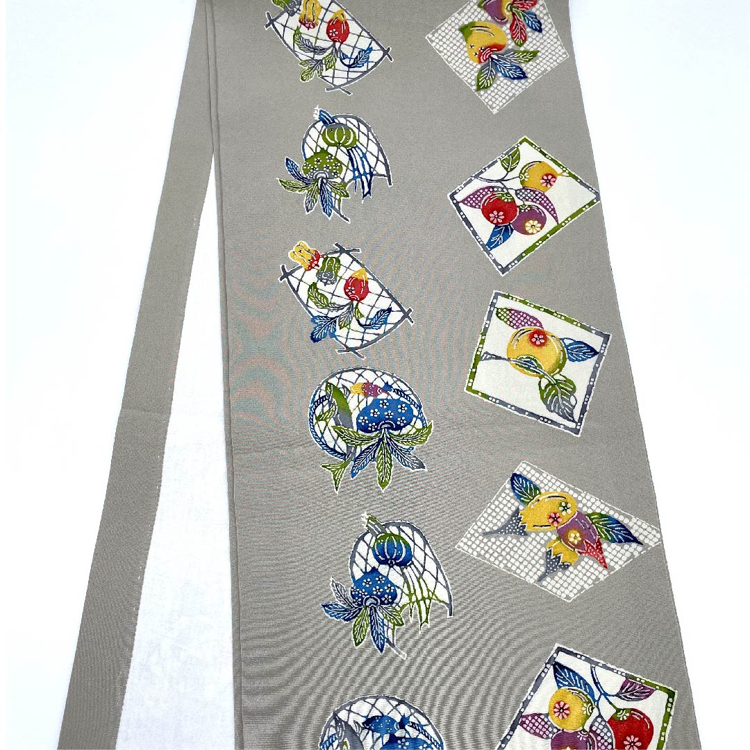 名古屋帯 絹鼠色 野菜 京紅型 帯丈372cm 正絹 Sランク 全通 カジュアル グレー系 1124005392322 開き仕立て