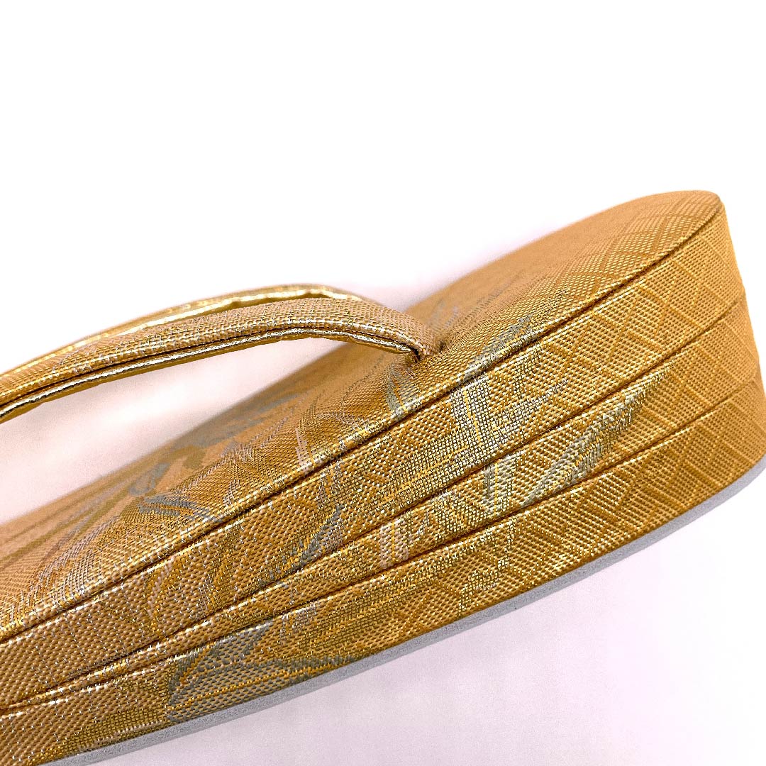 (新古品)草履 帯地 金色(きんいろ) 未使用品 留袖用 佐賀錦 長さ23.5cm Mサイズ 金系 Sランク 1122001252221