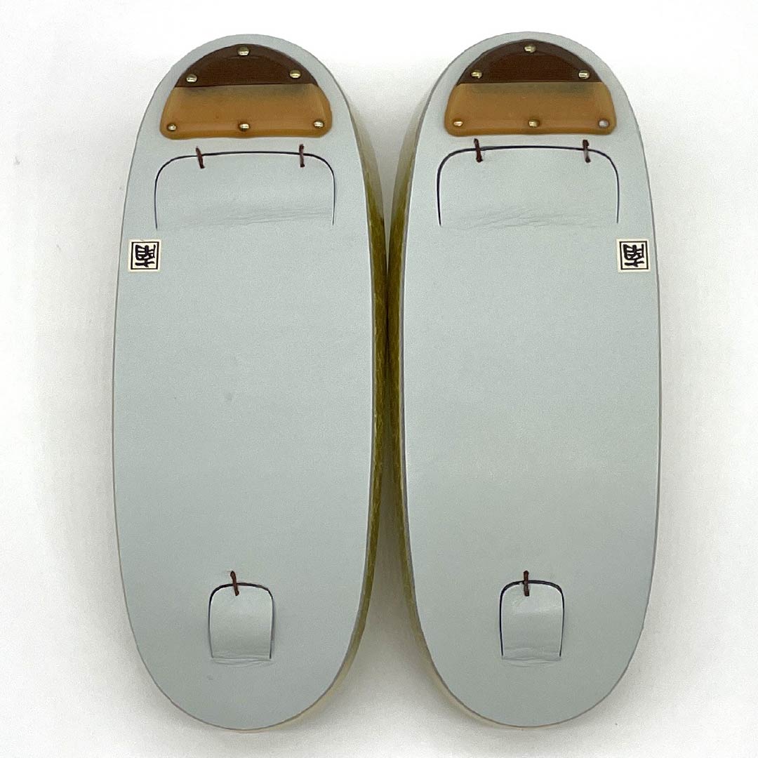 (新古品)草履バックセット フォーマル 金色(きんいろ) 未使用品 古典柄 螺鈿 Mサイズ 金系 Aランク 1133000223321