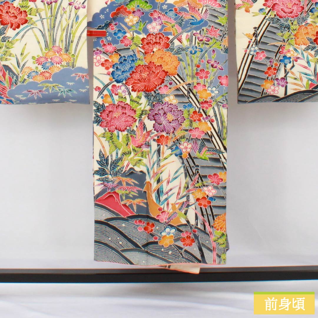 Furisode (long-sleeved kimono) made of pure silk, rank B, length 148.5cm, sleeve length 62cm, lined, off-white, Kyoto Bingata pattern with auspicious motifs, white base, product number 1113002644111