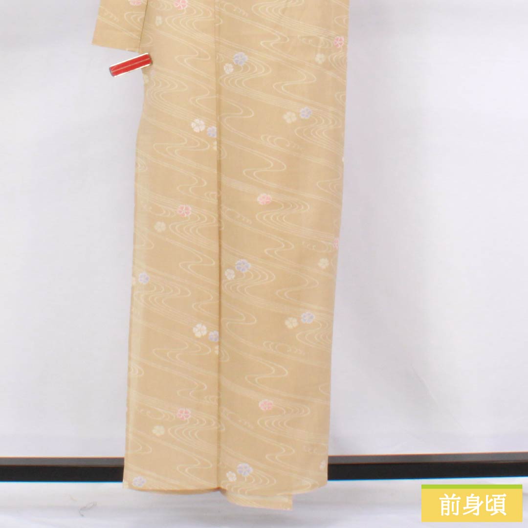 夏物 ポリエステル 小紋 身丈158cm 裄丈64cm 桑色白茶色(くわいろしらちゃいろ) 流水 ひなげし 洗える着物 紗 Sランク ベージュ系 1132002602325
