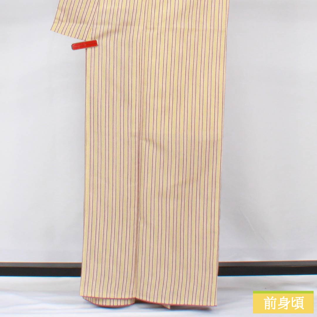 小紋 ポリエステル 身丈163.5cm 裄丈66cm 袷 薄卵色(うすたまごいろ) 縞 未使用品 しつけ糸付き 洗える着物 Sランク クリーム系 1115006052415