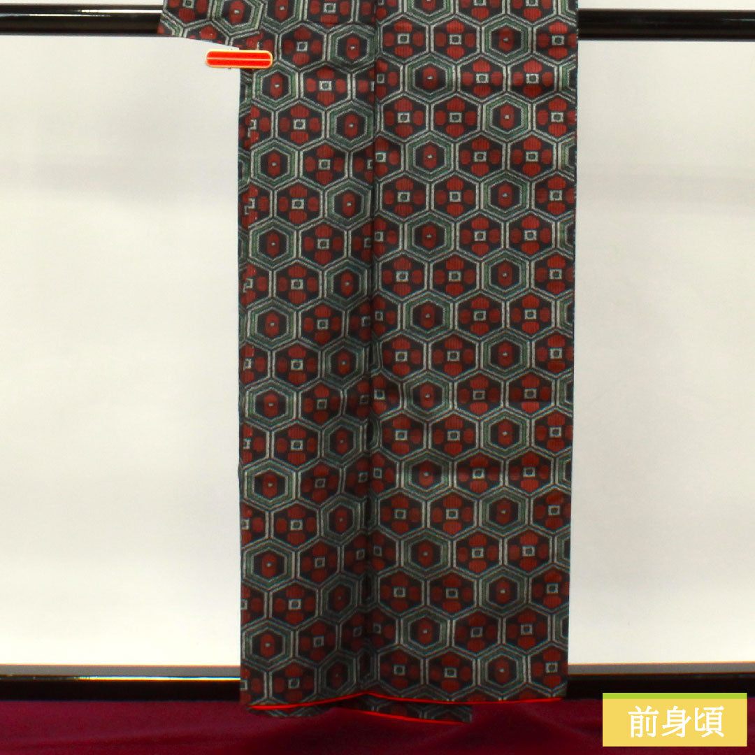 村山大島紬 正絹 身丈157cm 裄丈62.5cm 亀甲 Aランク 袷 黒系 1116002993310