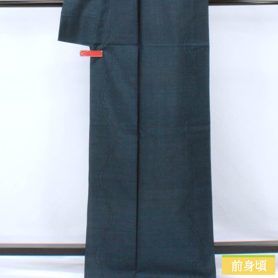 Pure silk tsumugi (pongee) kimono, S rank, length 168cm, sleeve length 67cm, smoked color (fusubeiro), Oshima tsumugi, 9 marks, vertical stripes, single layer, navy blue, product number 1116004752518