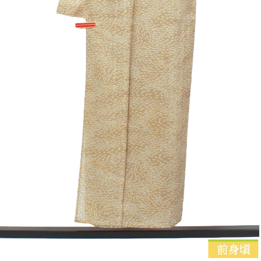 夏物 ポリエステル 小紋 Aランク 身丈151.5cm 裄丈61.5cm 芽色(かやいろ) 松葉 洗える着物 絽 ベージュ系 1132005403225