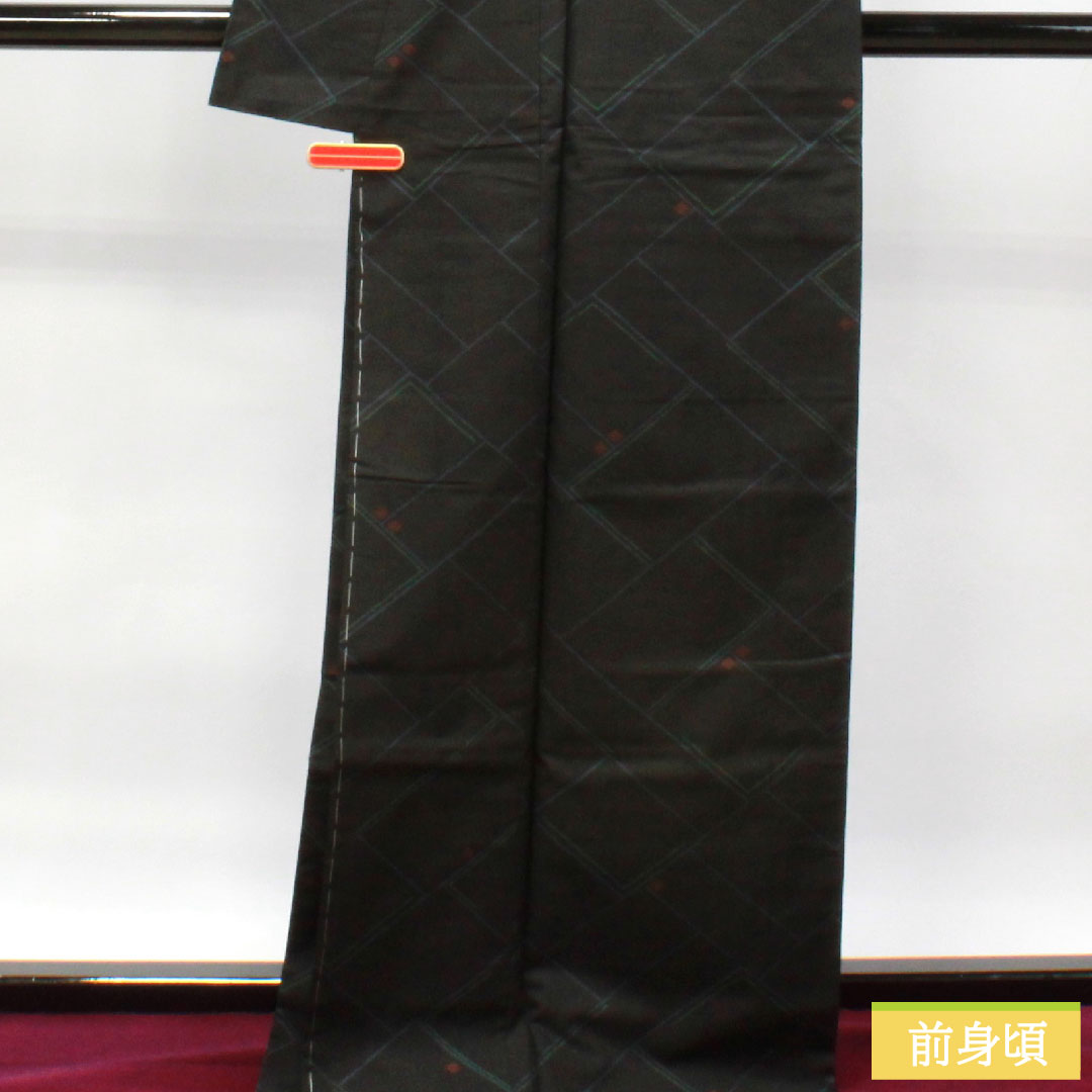 大島紬 正絹 身丈168.5cm 裄丈66cm しつけ糸付き 幾何学模様 Sランク 袷 黒系 1116002912510