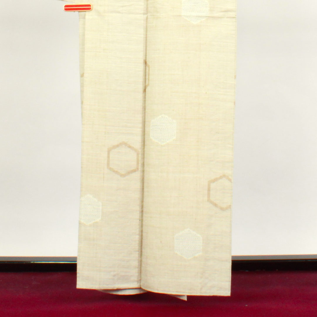 紬 身丈161.5cm 裄丈63.5cm 練色 亀甲 正絹 Sランク 単衣 クリーム系 1116002452415