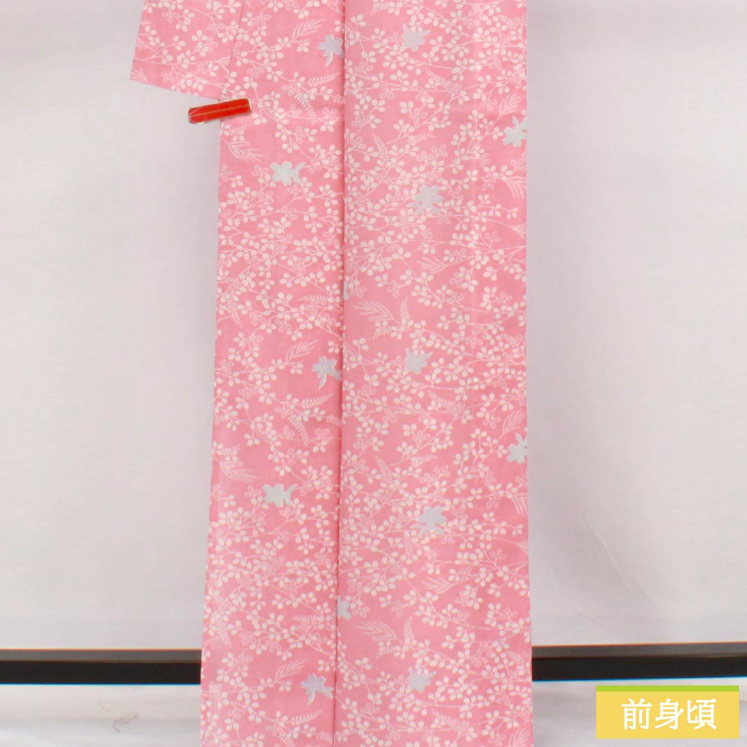 夏物 ポリエステル 小紋 身丈166.5cm 裄丈68.5cm 中紅花色(なかのくれないいろ) 草木模様 居敷当て 洗える着物 絽 Sランク ピンク系 1132002622513