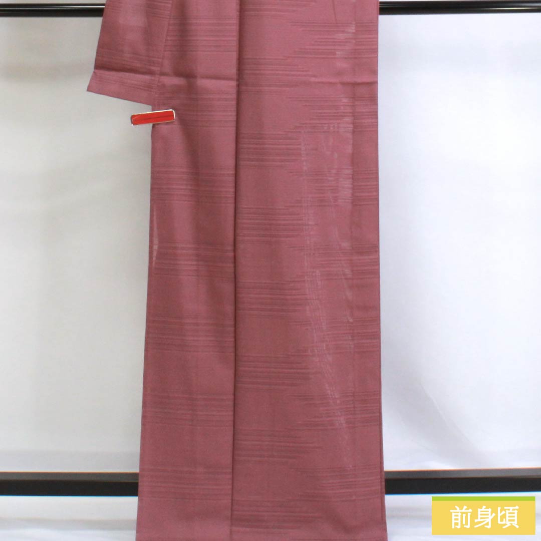 夏物 ポリエステル 色無地 Sランク 身丈166.5cm 裄丈67cm 積紅色(せきこういろ) 紋絽 矢絣 洗える着物 絽 ピンク系 1132002972513