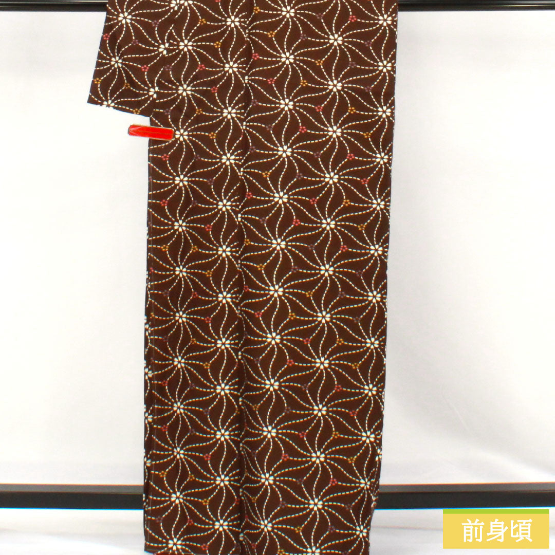 小紋 ポリエステル Sランク 身丈165cm 裄丈64.5cm 袷 土黒色(つちぐろいろ) 洗える着物 桜の花びら しつけ糸付き 未使用品 茶系 1115007642514