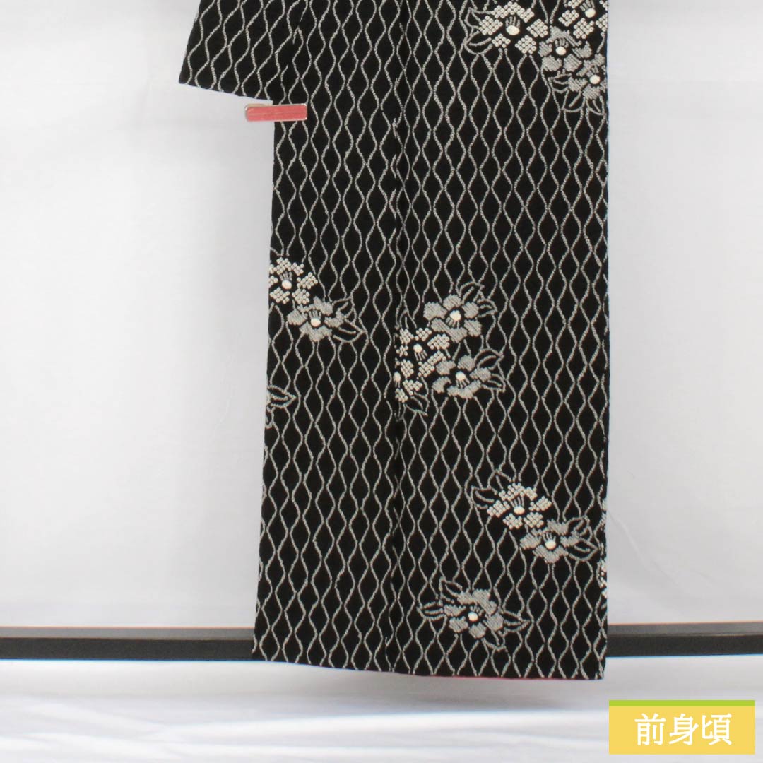 小紋 正絹 身丈158cm 裄丈63cm 袷 立涌 椿 パールトーン加工 Aランク 黒系 1115005343310
