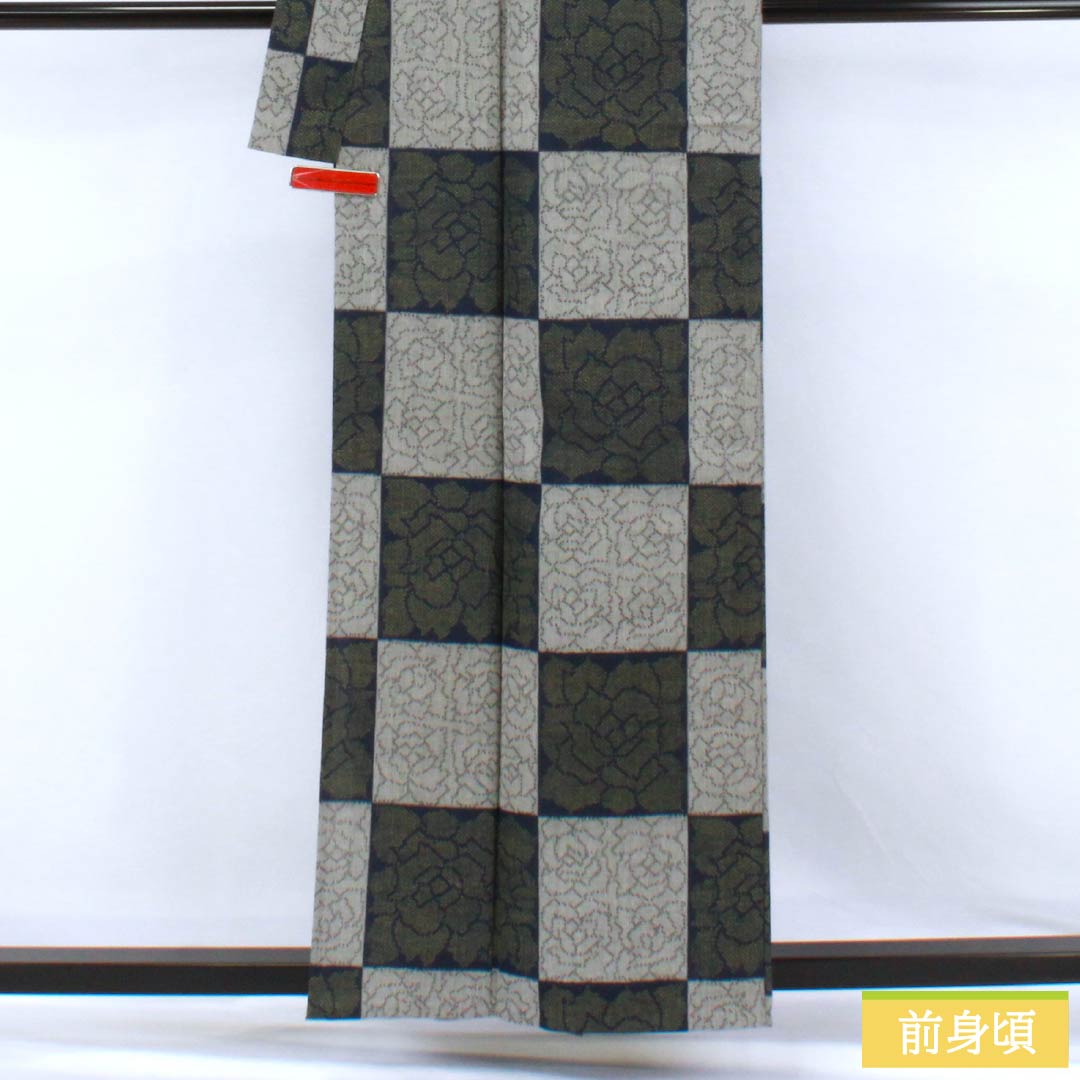 Pure silk tsumugi (pongee) kimono, S rank, length 159cm, sleeve length 63cm, gray and navy blue, checkered and abstract patterns, single layer, gray tones, product number 1116004682322