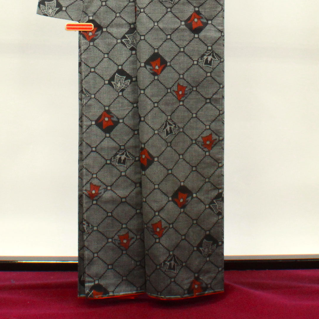 村山大島紬 身丈163.5cm 裄丈64cm しつけ糸付き 未使用品 アンサンブル 幾何学模様 正絹 Sランク 袷 黒系 1116002832410
