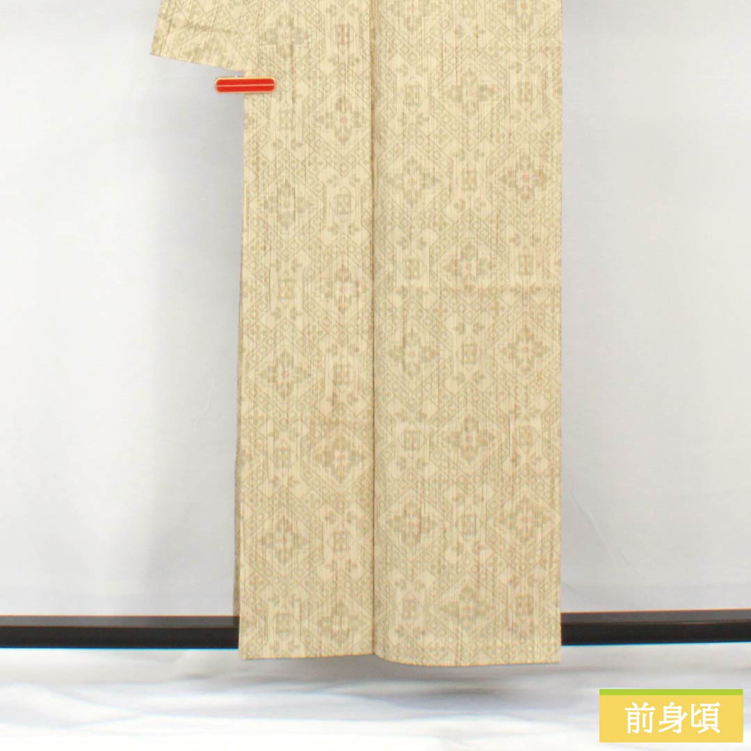 紬 正絹 身丈159cm 裄丈63.5cm 薄卵色(うすたまごいろ) 経絣 幾何学模様 しつけ糸付き Aランク 袷 ベージュ系 1116003883325