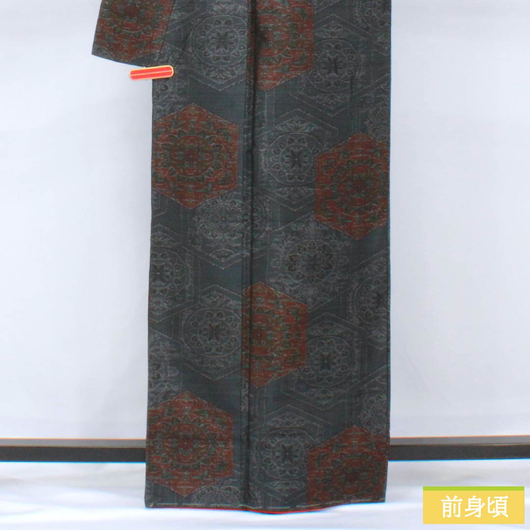 紬 正絹 Aランク 身丈164cm 裄丈65cm 鋼色(はがねいろ) 大島紬 横双絣 幾何学模様 袷 紺系 1116004003418