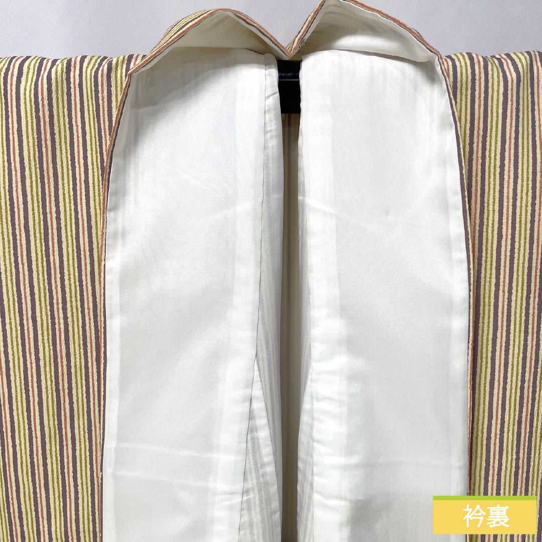 小紋 ポリエステル 身丈163.5cm 裄丈66cm 袷 薄卵色(うすたまごいろ) 縞 未使用品 しつけ糸付き 洗える着物 Sランク クリーム系 1115006052415