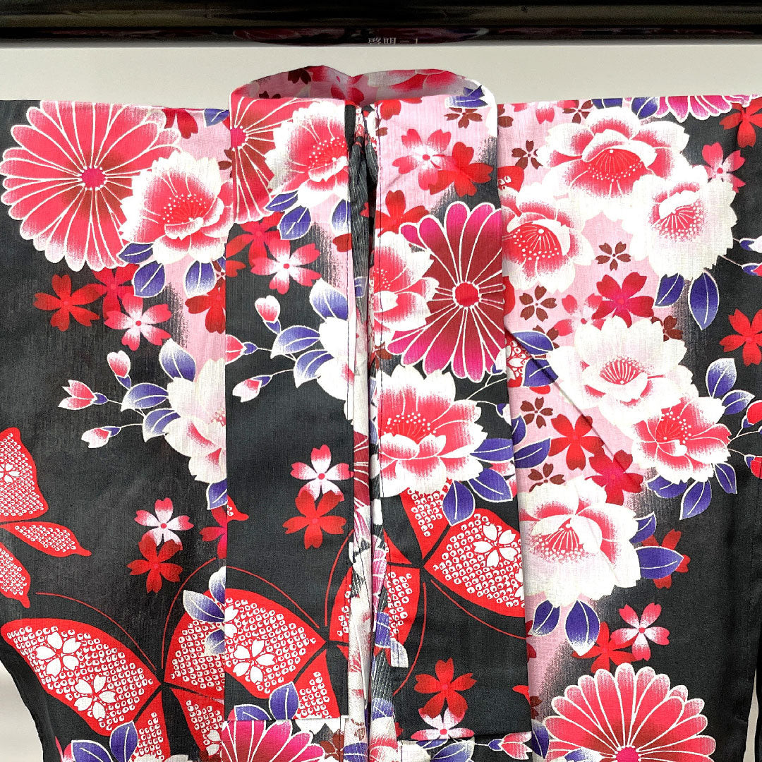 浴衣 菊 桜 蝶 木綿 Sランク 単衣 身丈163cm 裄丈64cm 黒系 1118001522410