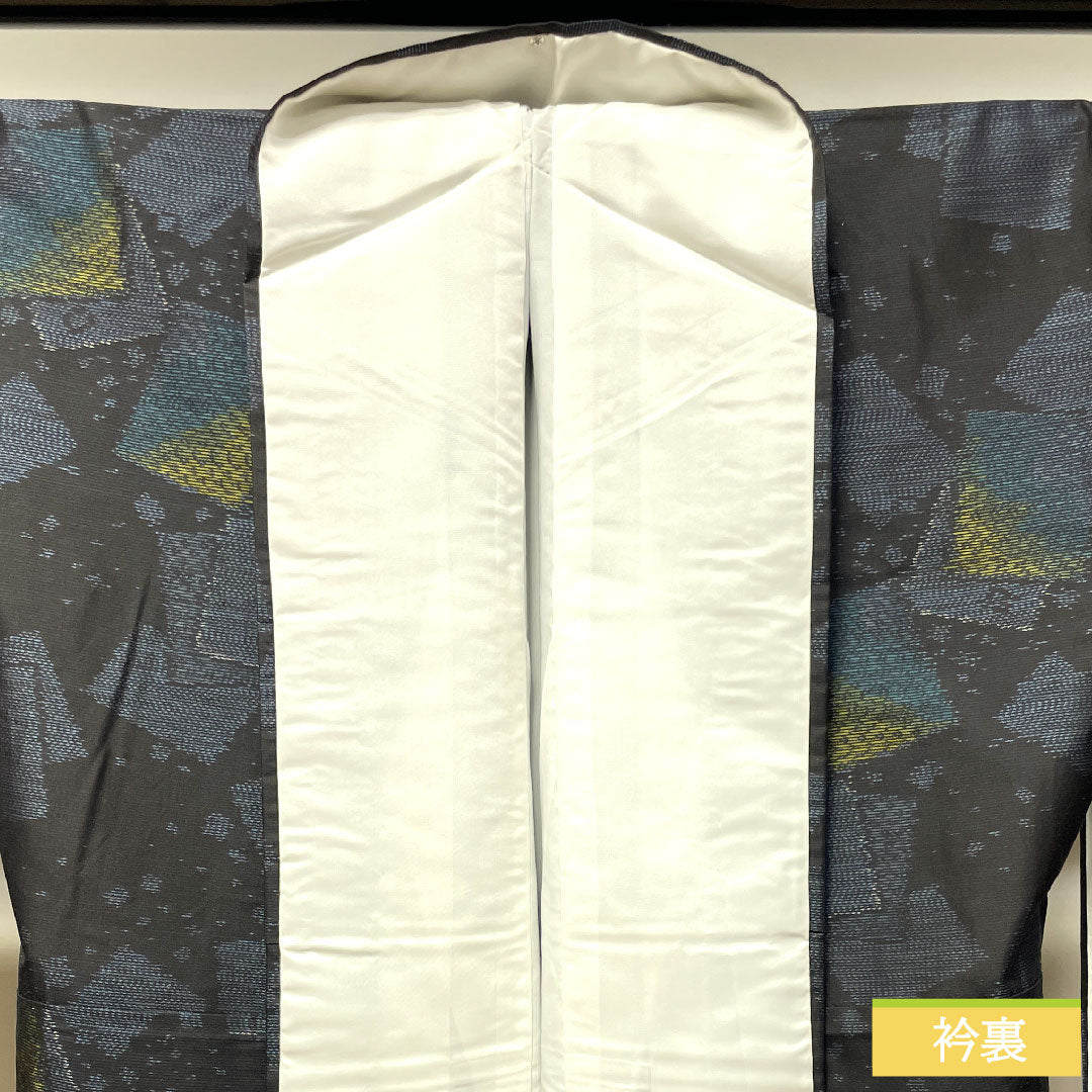 大島紬 正絹 身丈167cm 裄丈70cm 緯総絣 色紙模様 Sランク 袷 黒系 1116003062510