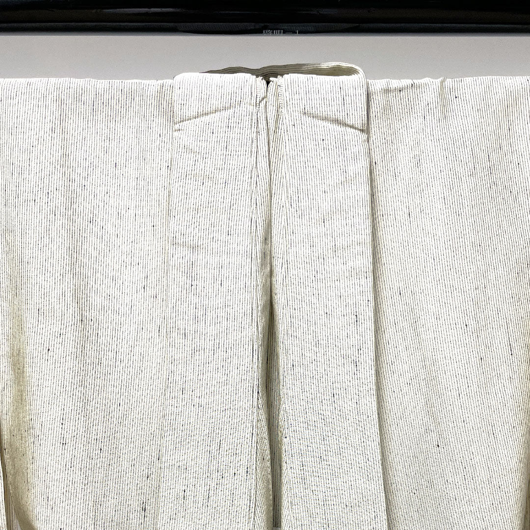 夏物 正絹 紬 身丈156cm 裄丈62cm 蕎麦切色(そばきりいろ) 縞 しつけ糸付き 未使用品 紗 Sランク グレー系 1132000422322