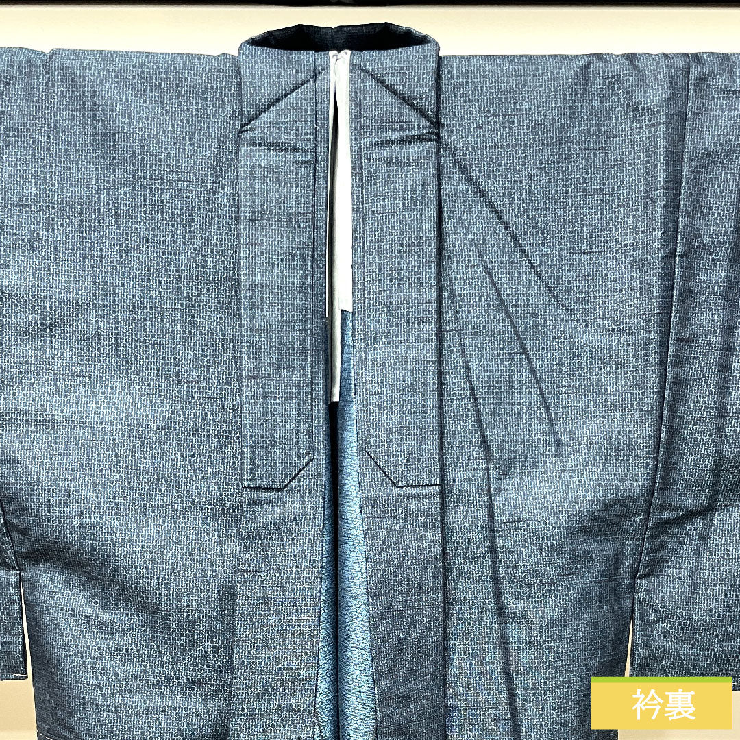 男物 ウール 身丈142cm 裄丈68.5cm 亀甲模様 しつけ糸付き 未使用品 Sランク 単衣 紺系 1119000762418