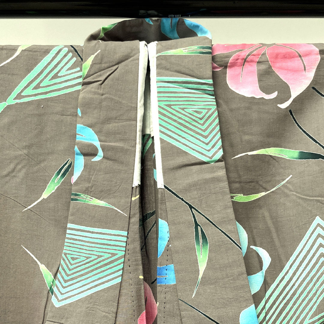 浴衣 消炭色 カサブランカ 幾何学模様 木綿 Sランク 単衣 身丈165.5cm 裄丈71.5cm 茶系 1118002982514