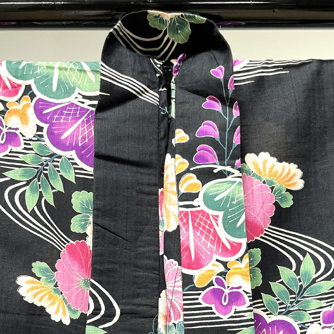 浴衣 松 菊 藤 流水 木綿 Sランク 単衣 身丈165cm 裄丈66.5cm 黒系 1118003932510