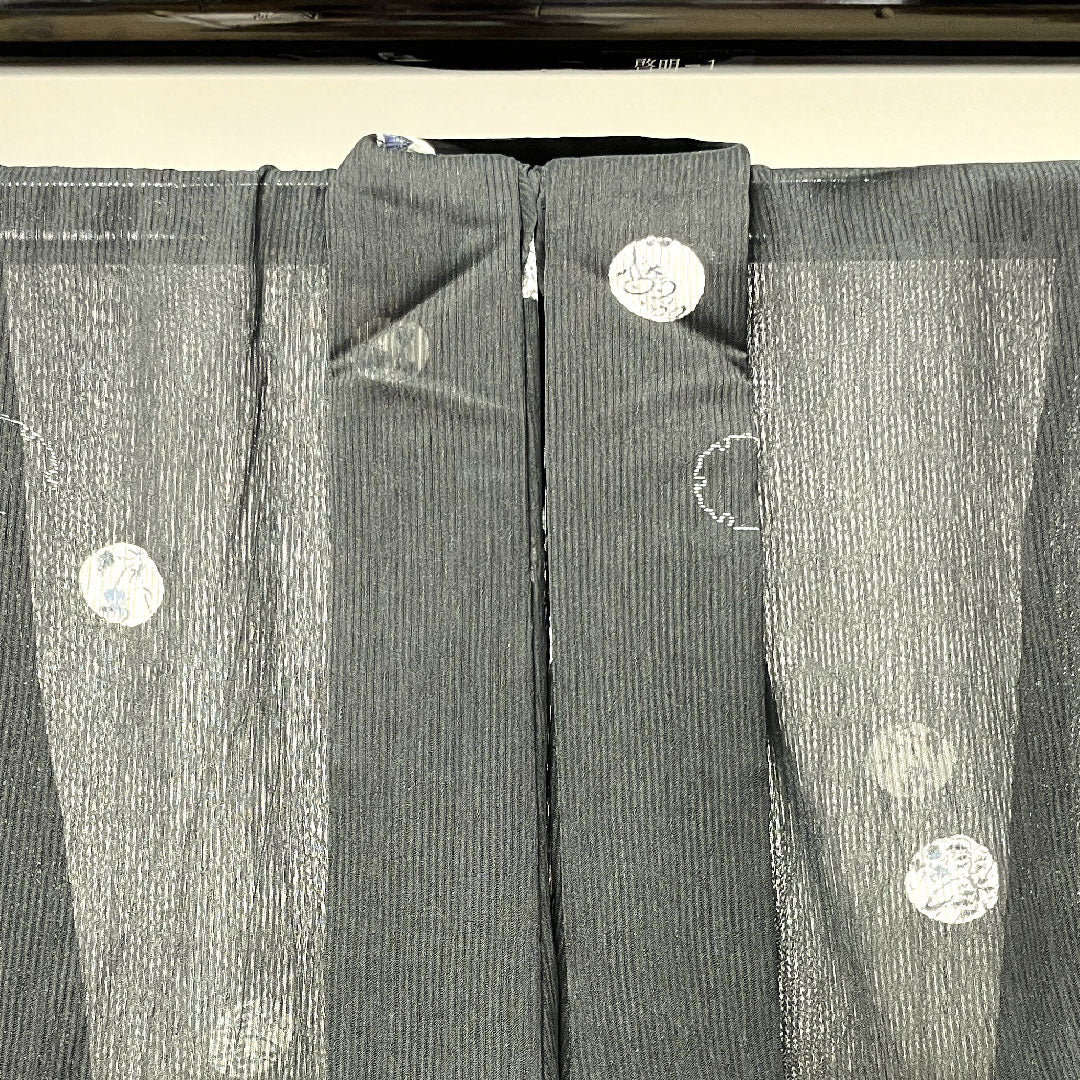 夏物 ポリエステル 小紋 身丈153.5cm 裄丈62.5cm 洗える着物 竪絽(たてろ) 雪輪 草花模様 絽 Sランク 黒系 1132000432210