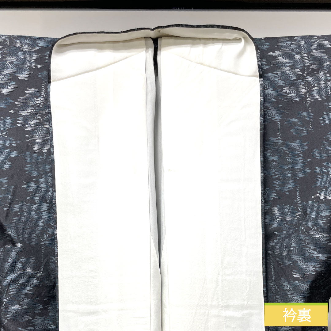 大島紬 正絹 身丈158cm 裄丈64.5cm 緯総絣 抽象模様 Sランク 袷 黒系 1116002942310