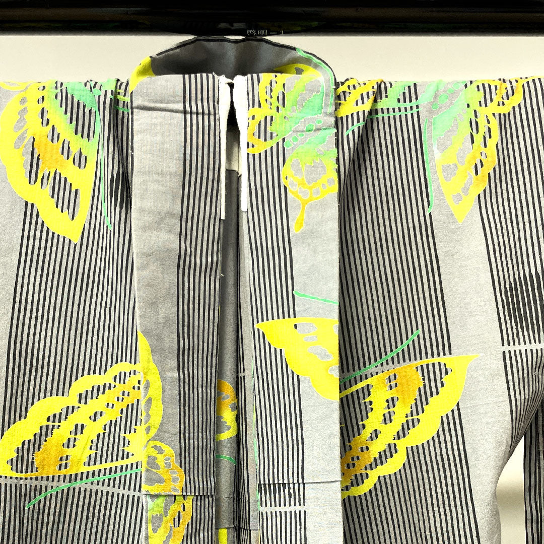 浴衣 灰色 蝶 木綿 Sランク 単衣 身丈162cm 裄丈67cm グレー系 1118002452422