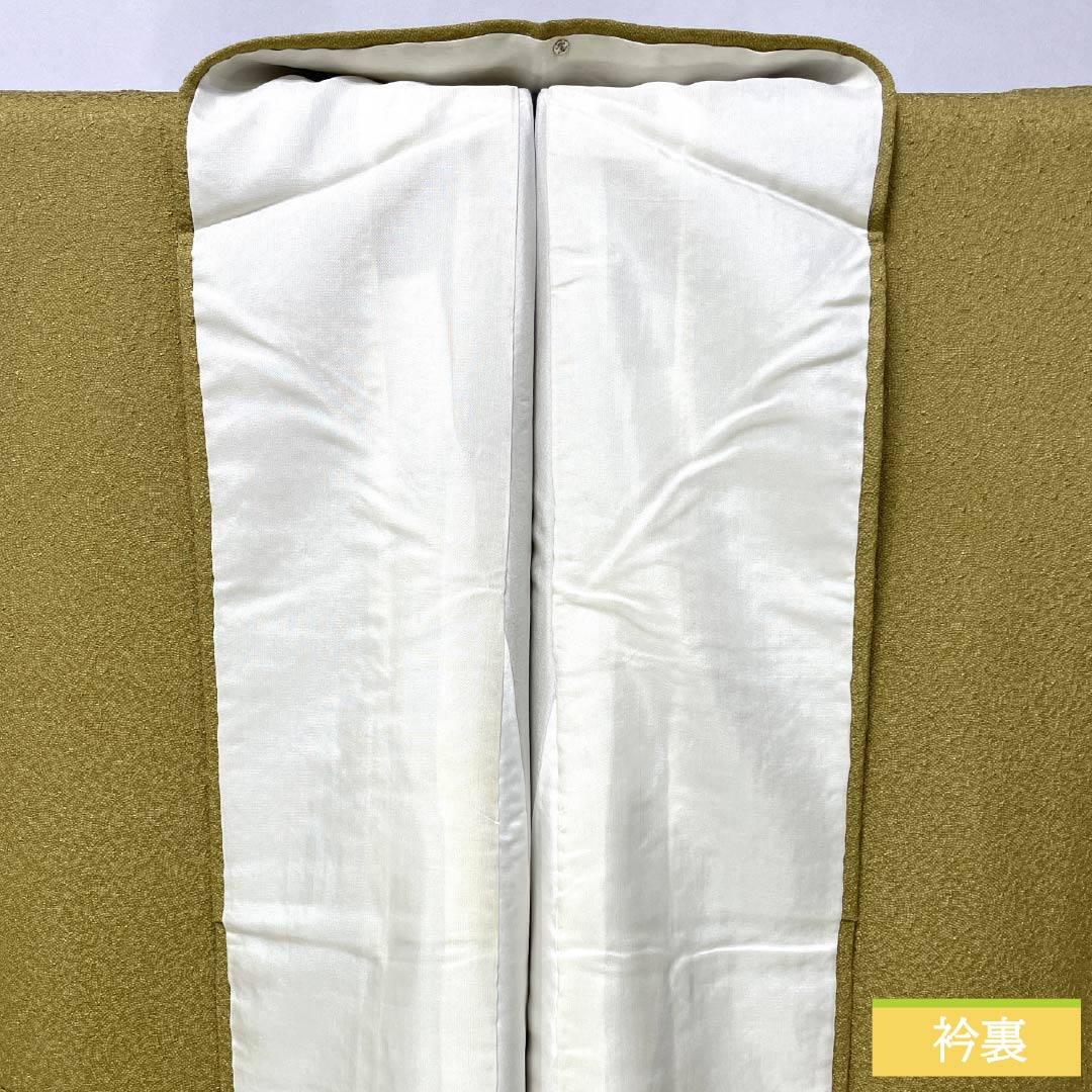 色無地 正絹 Aランク 身丈161.5cm 裄丈64.5cm 唐金色(からかねいろ) 丸に角立四ツ目 一つ紋 鮫柄 袷 黄系 1114002613423