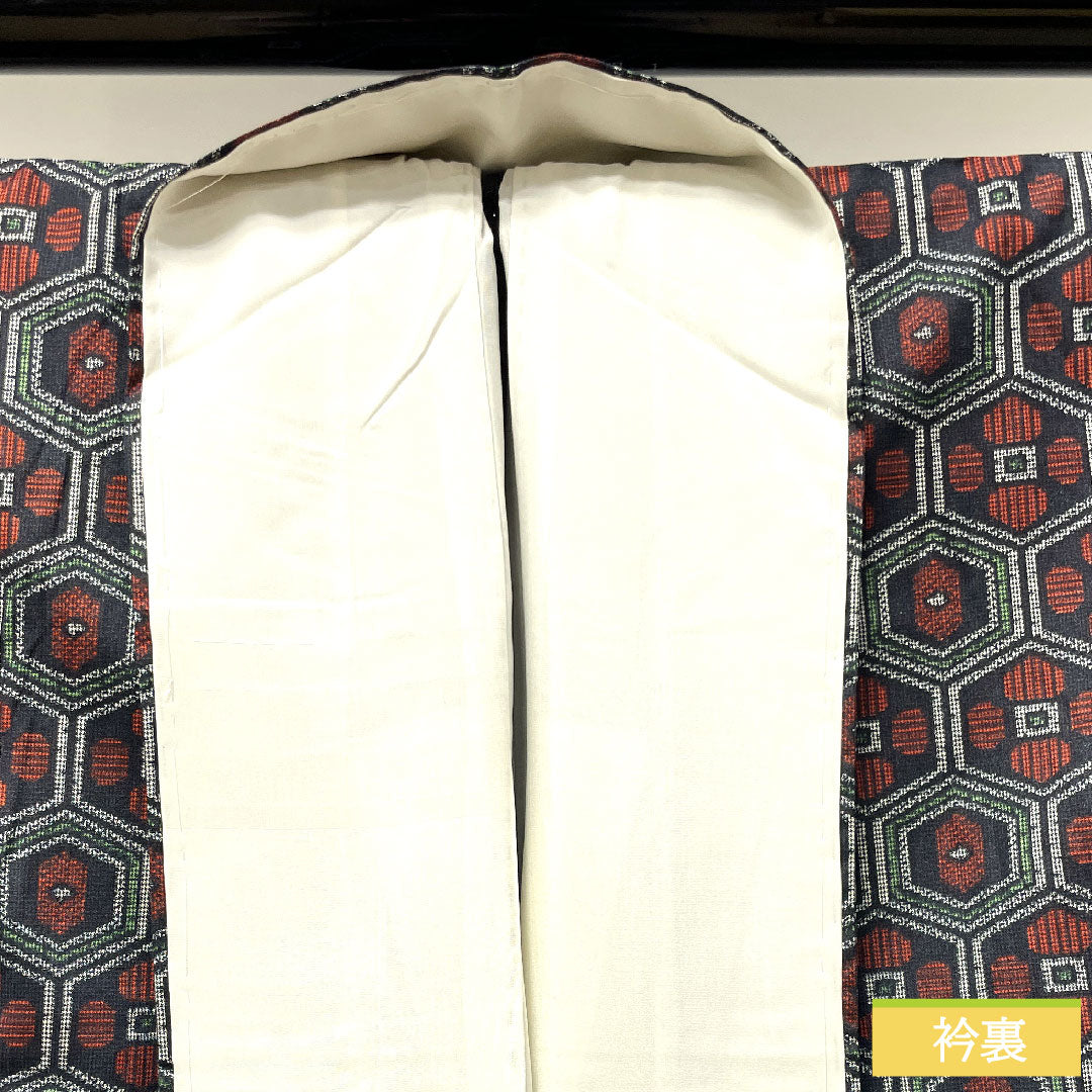 村山大島紬 正絹 身丈157cm 裄丈62.5cm 亀甲 Aランク 袷 黒系 1116002993310