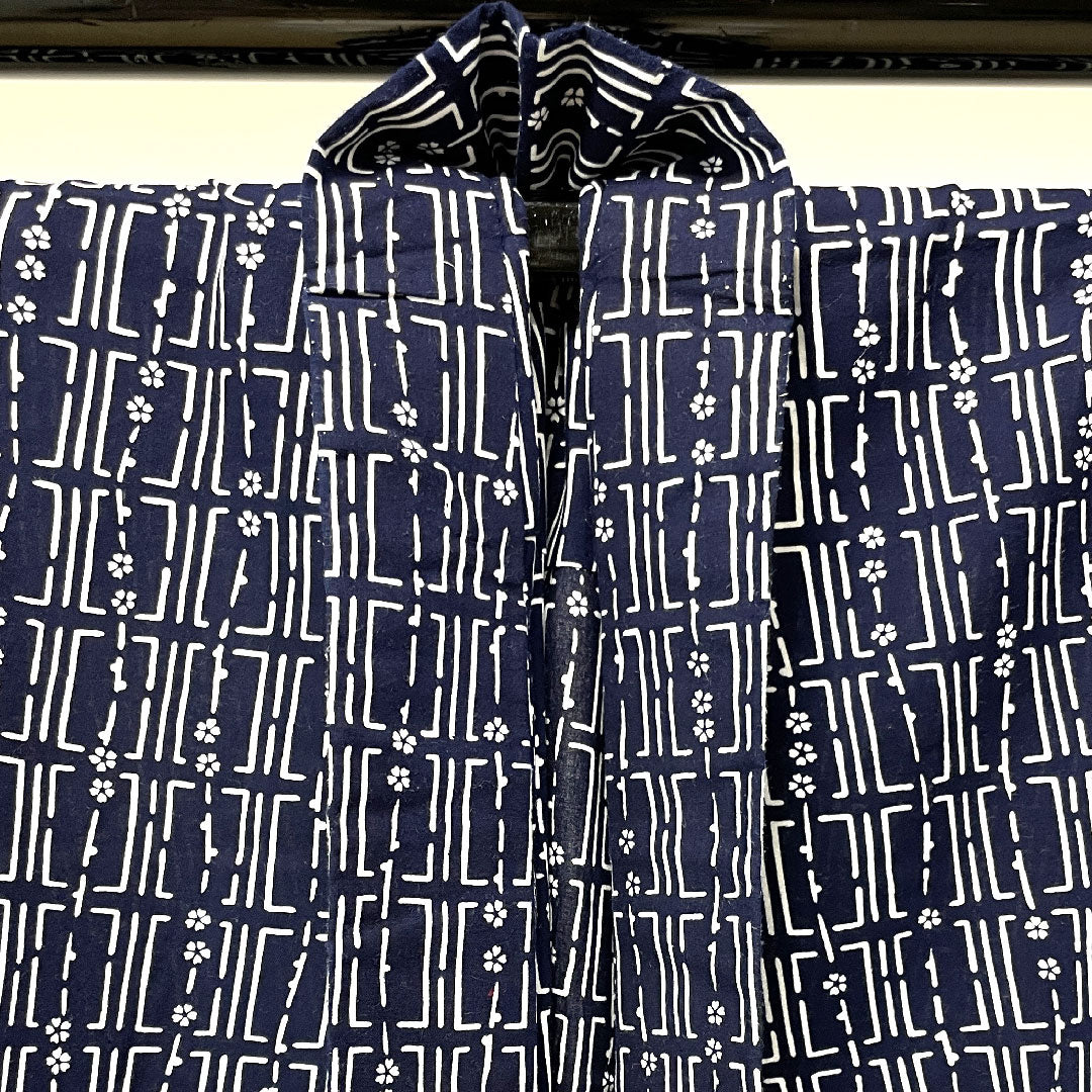 浴衣 紺色 幾何学模様 木綿 Sランク 単衣 身丈152cm 裄丈65.5cm 紺系 1118001902218