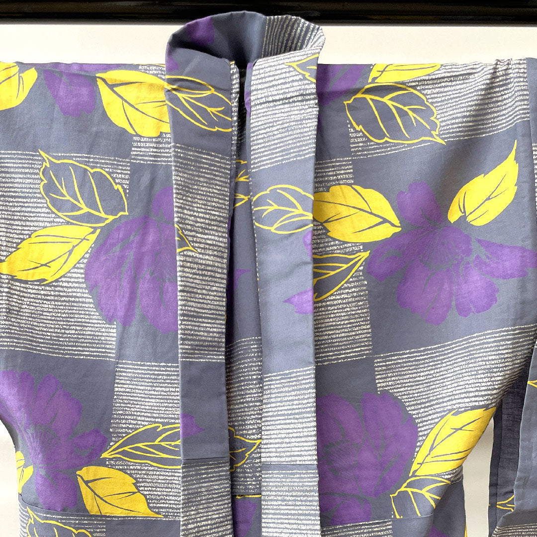 Yukata with basting thread, unused, gray-blue color, floral pattern, checkered pattern, cotton, S rank, single layer, length 170cm, sleeve length 67cm, gray 1118002172622