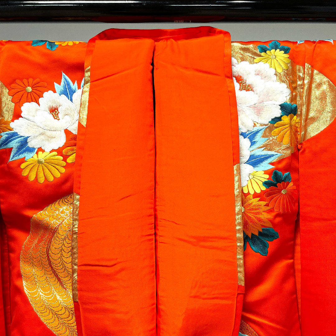 色打掛 身丈194cm 銀朱色 刺繡 孔雀 花車 正絹 Sランク 袷 朱系 1110000252916