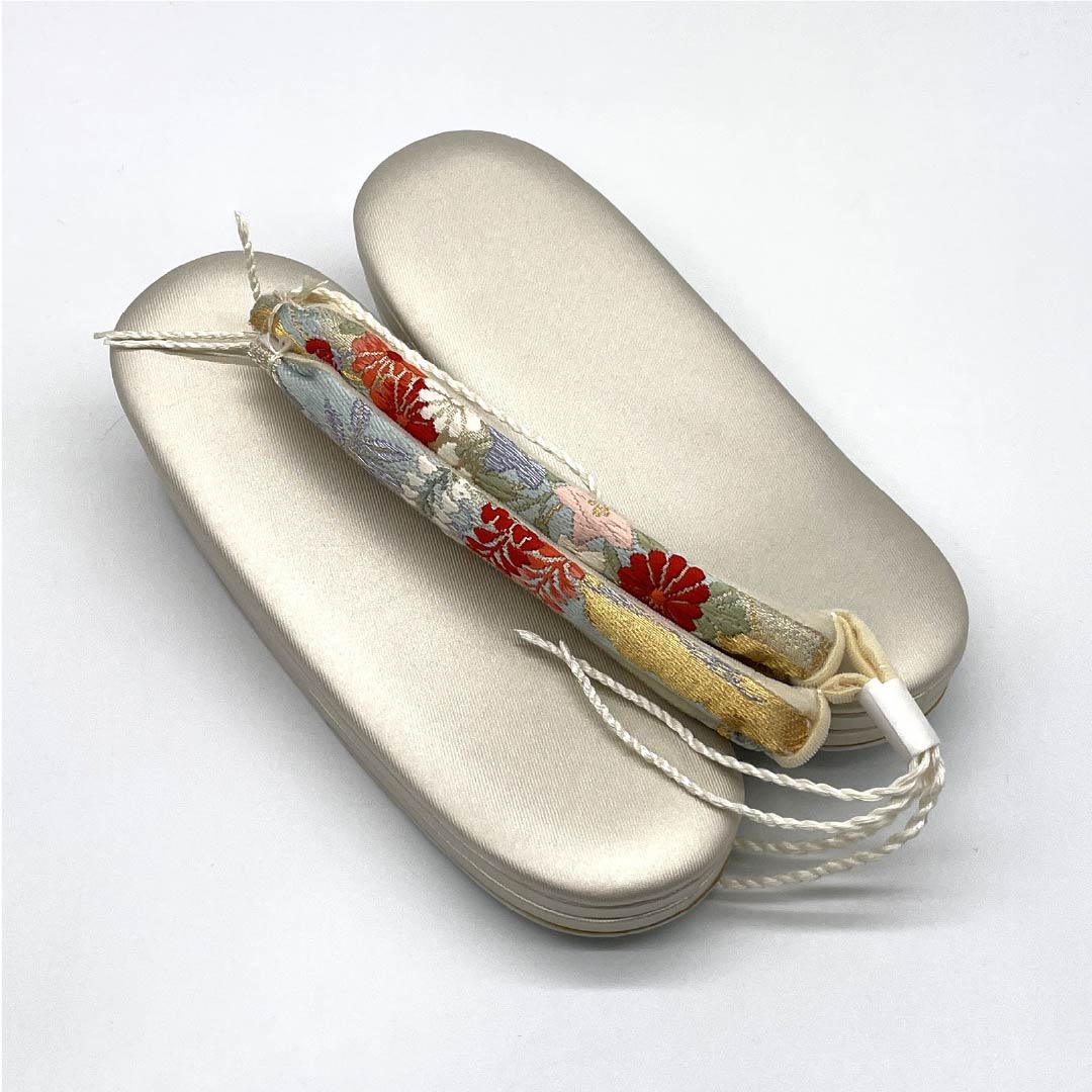 (新古品)草履バッグセット フォーマル Aランク 吉祥文様 帯地 Mサイズ 銀系 1133000453322