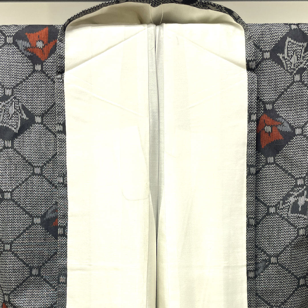 村山大島紬 身丈163.5cm 裄丈64cm しつけ糸付き 未使用品 アンサンブル 幾何学模様 正絹 Sランク 袷 黒系 1116002832410