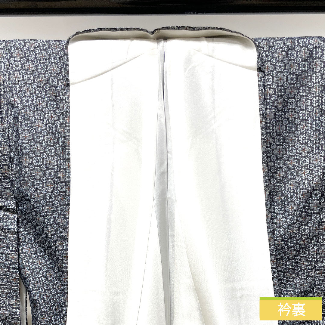 村山大島紬 正絹 身丈156cm 裄丈62.5cm 幾何学模様 しつけ糸付き 未使用品 Sランク 袷 紺系 1116003012318