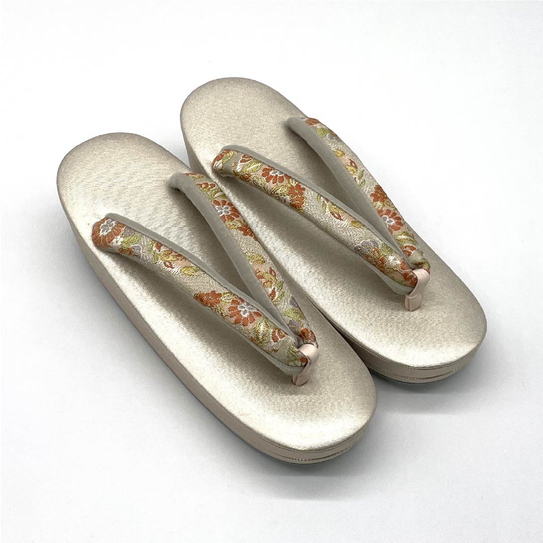 (新古品)草履バッグセット フォーマル NEWランク 菊 帯地 Mサイズ 銀系 1133000361322