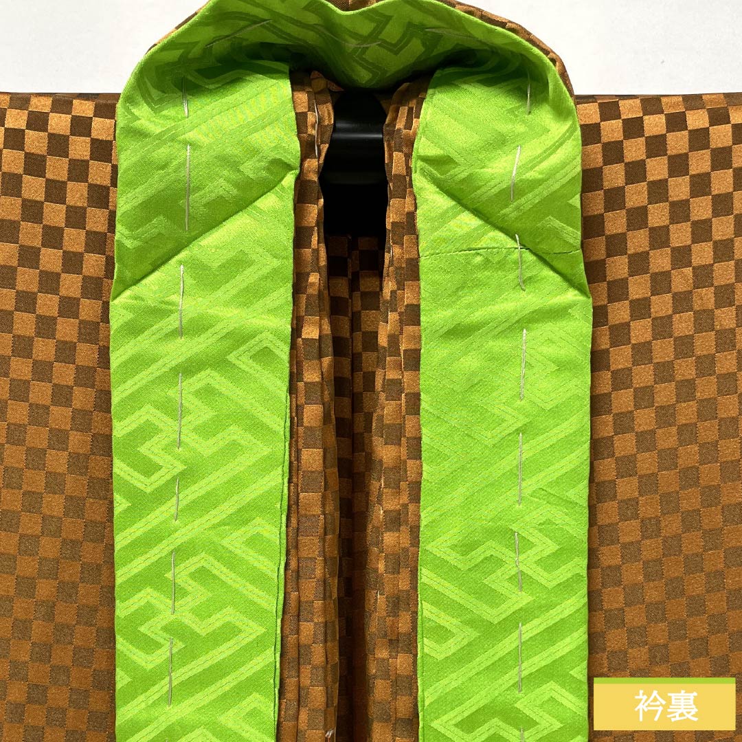 男物 ポリエステル Sランク 身丈133.5cm 裄丈66.5cm 濃朽葉色(こいくちばいろ) 市松模様 背抜き仕立て 半衿付き 袷 橙系 1119001372326