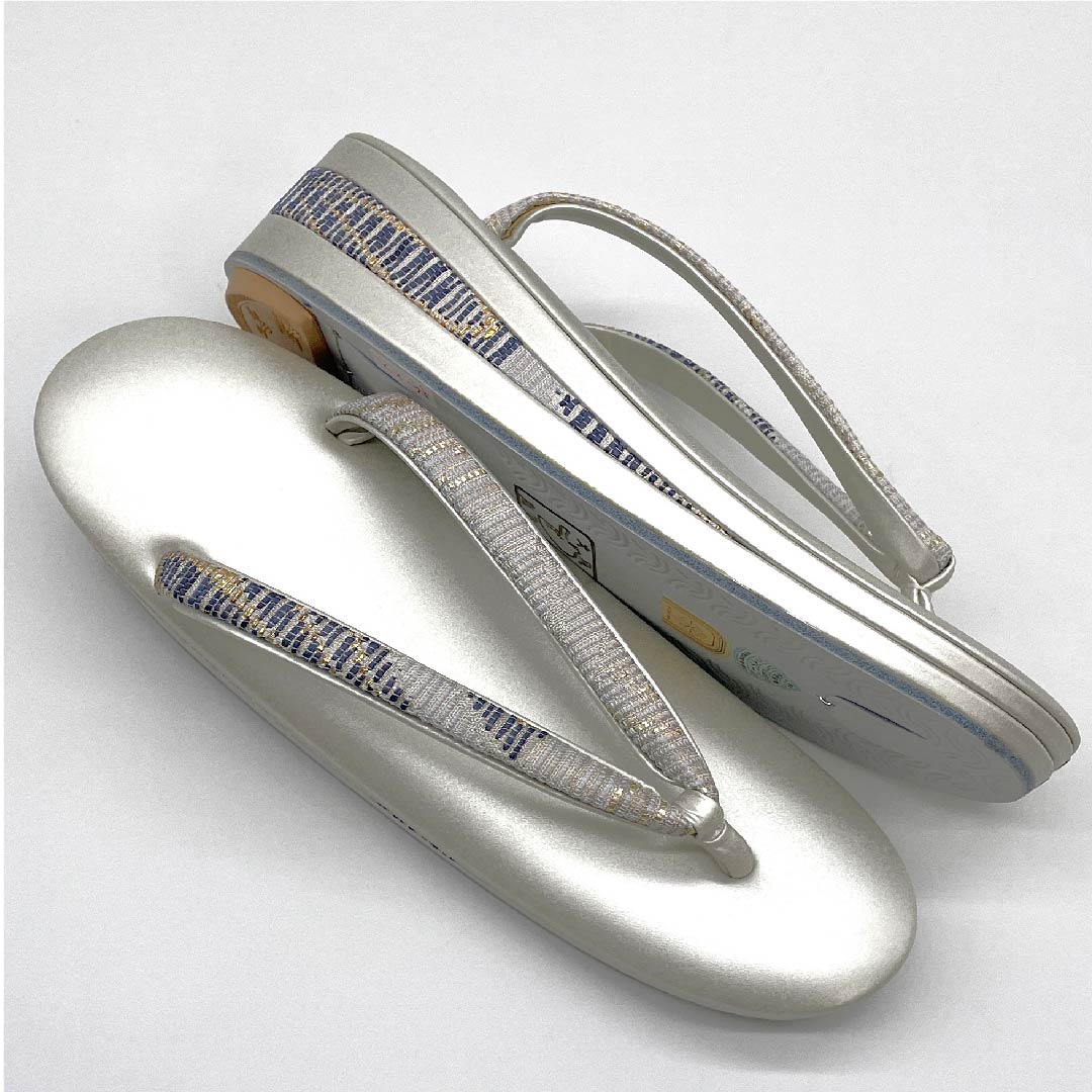 (新古品)草履バックセット フォーマル 銀白色(ぎんはくしょく) 未使用品 古典柄 松 Mサイズ 白系 NEWランク 1133000121311