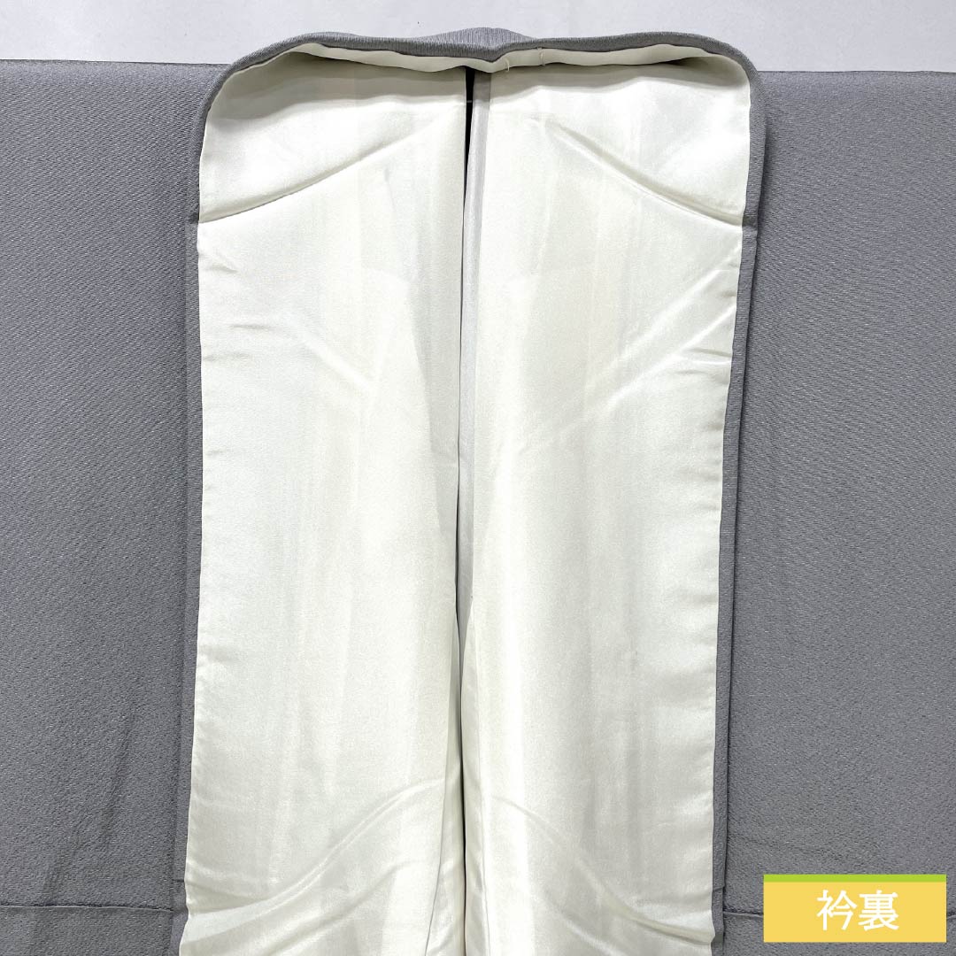 Solid-colored silk kimono, A-rank, length 156.5cm, sleeve length 67cm, silver (gin-iro) color, single crest, hawk feather pattern, sewn crest, lined, gray, 1114002543322