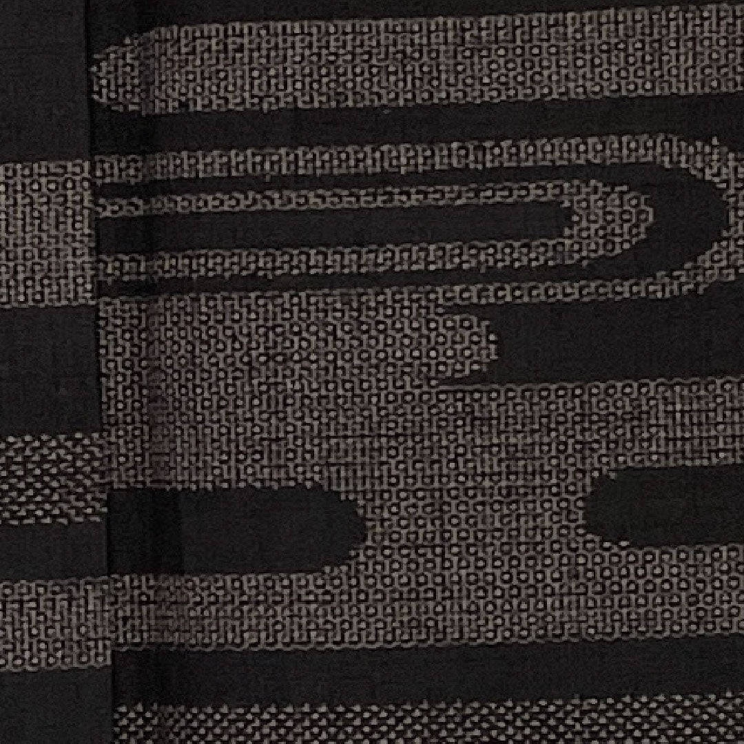 結城紬 身丈154cm 裄丈61cm 100亀甲 ヱ霞模様 正絹 Aランク 袷 黒系 1116000603210
