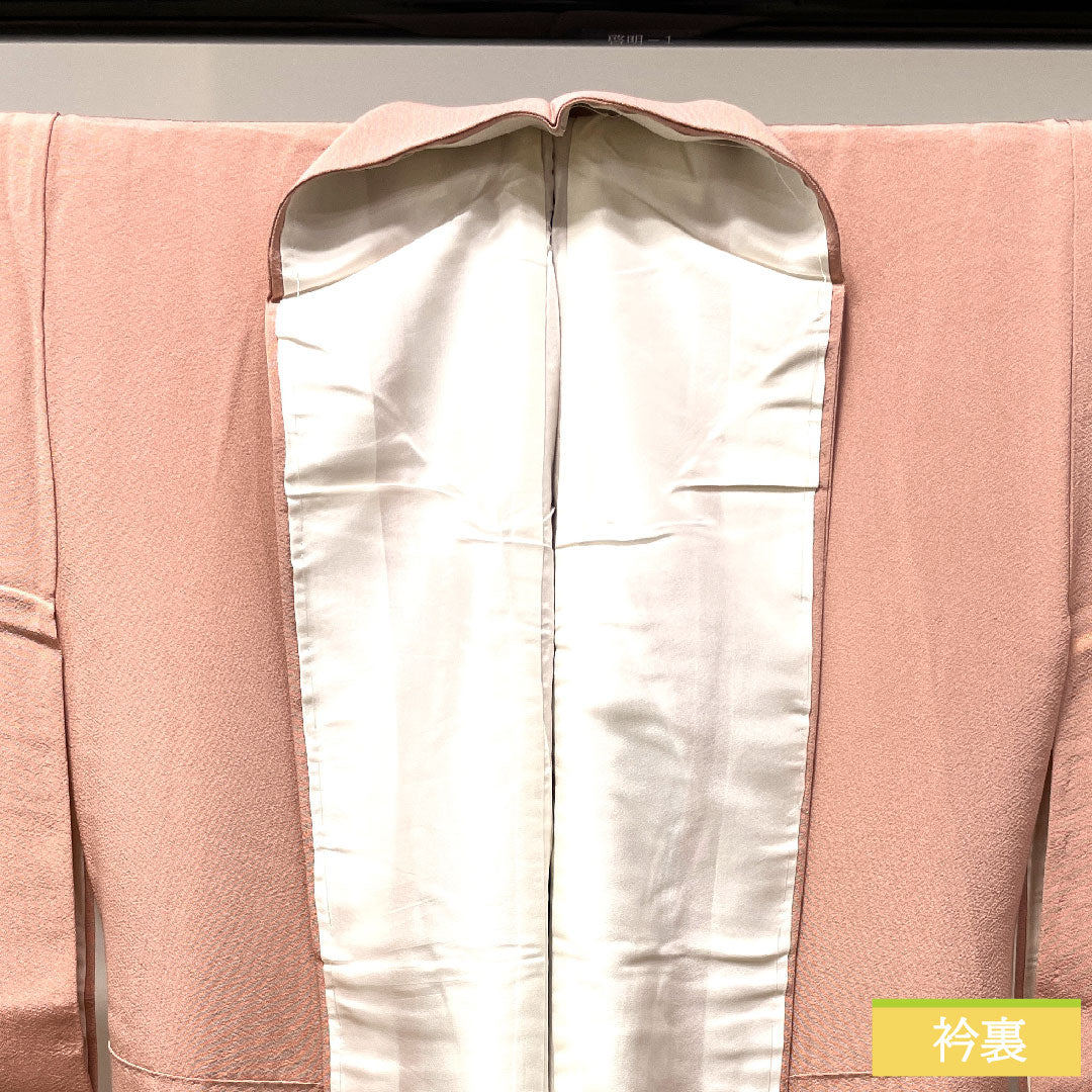色無地 正絹 身丈158.5cm 裄丈63cm 曙色(あけぼのいろ) 素無地 違い鷹の羽 パールトーン加工 袷 Sランク ピンク系 1114001092313