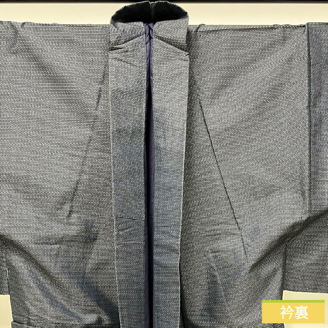 男物 正絹 身丈133cm 裄丈67.5cm 大島紬 幾何学模様 Aランク 袷 紺系 1119000773318