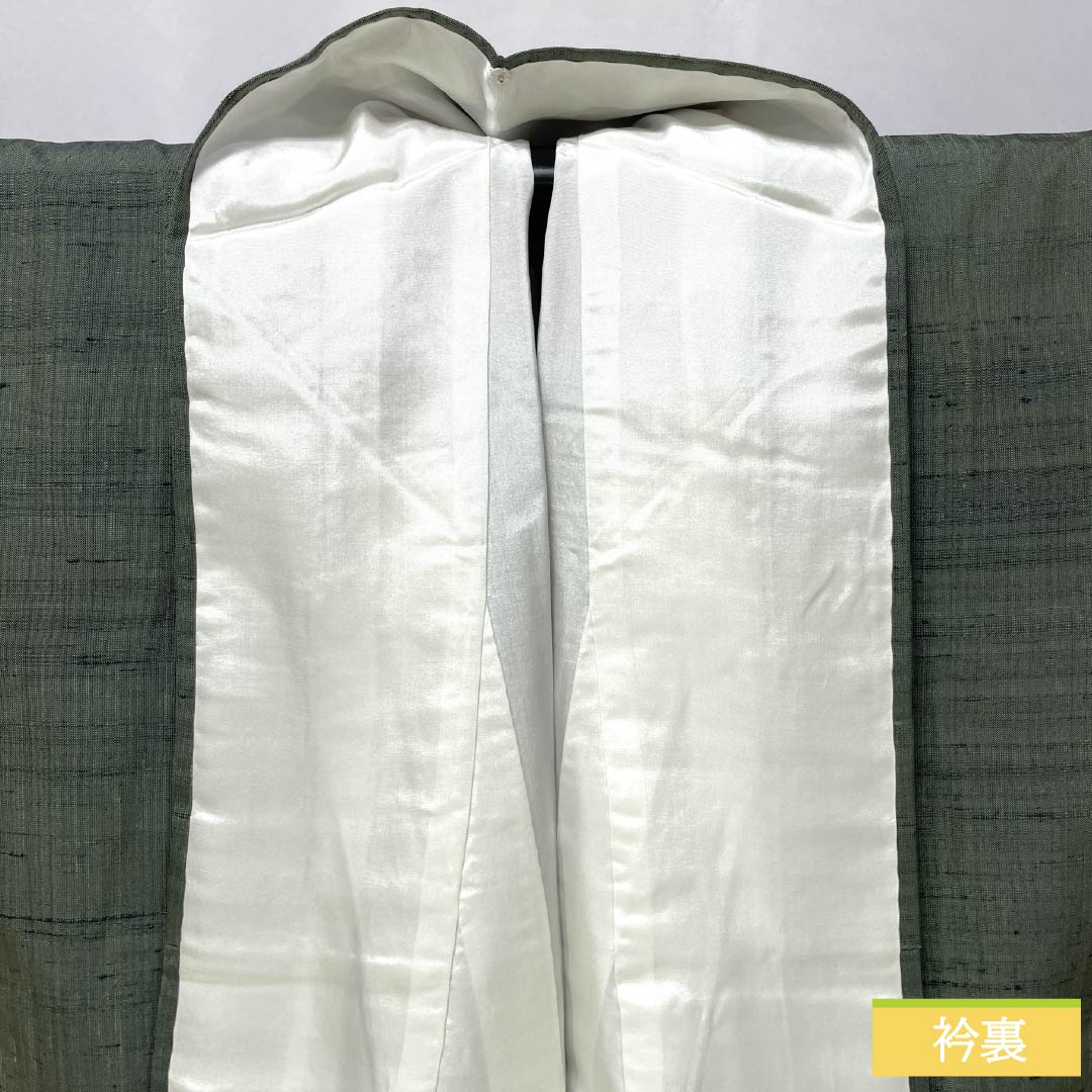 *Silk Houmongi, Rank A, fully lined. Height 156cm, YUKI 66cm. Iwaichairo (brownish green). Includes an attached collar. Scoop-woven tsumugi fabric. Artist-designed. Vegetable pattern. Green-toned. Item number 1112007803319.*